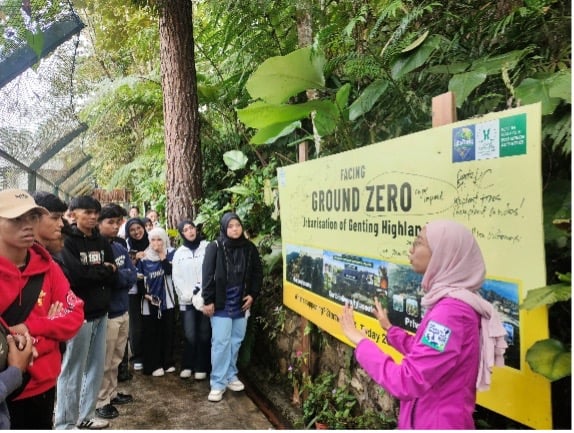 Students of UNITAR College Kuantan were given a guided tour on Genting Nature Adventure